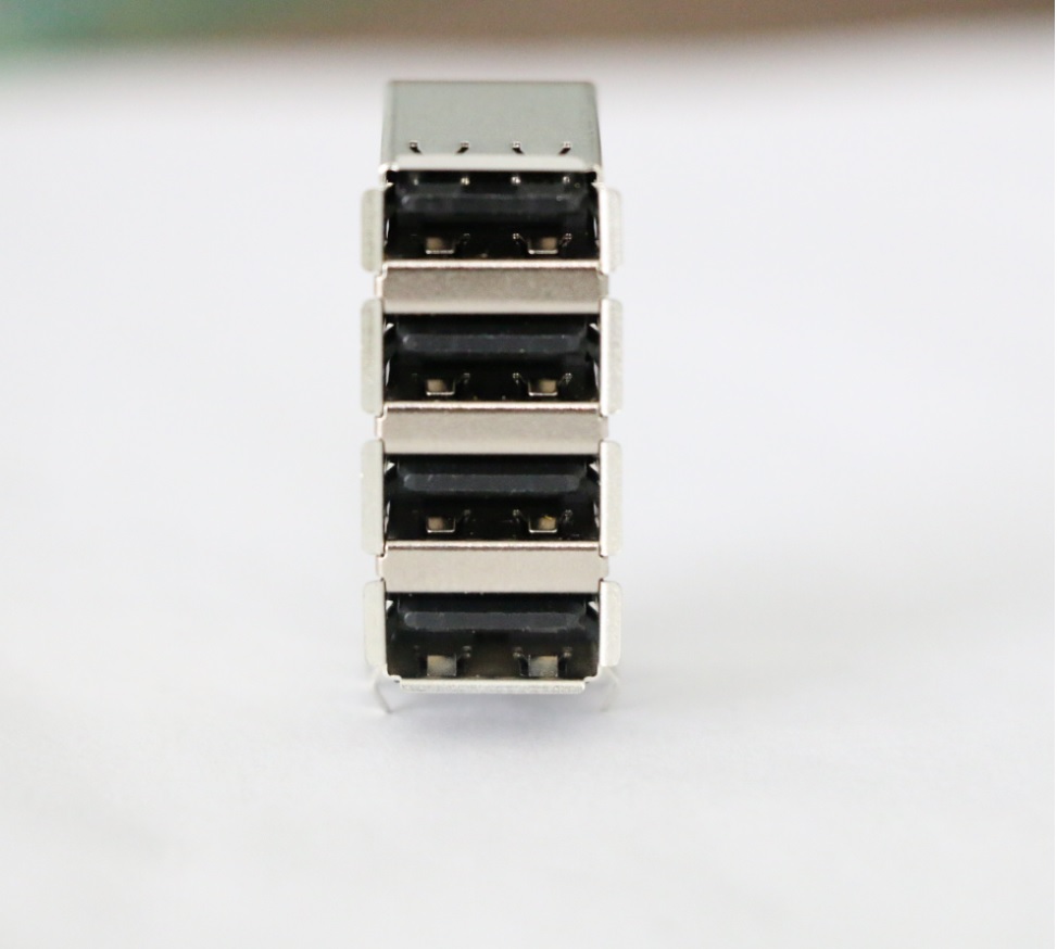 EAST-UAGH-001R USB 2.0 AF四层卷边黑胶铁壳