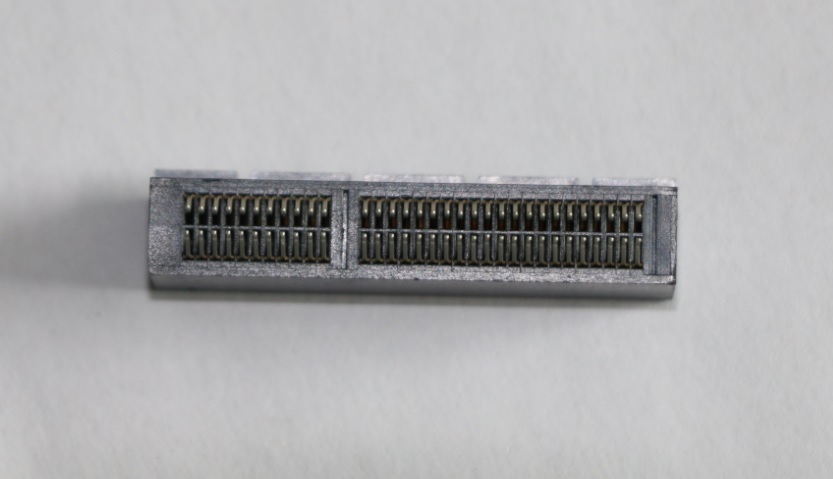 EAST-06401A04K1ER PCIE 64P（X4）夹板式无耳有柱